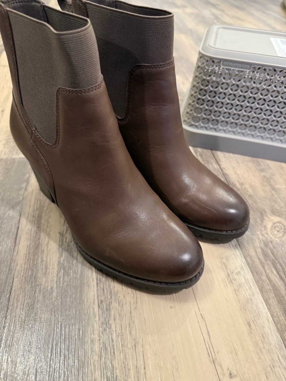 CLARKS | Brown Leather Block Heel Ankle Boots 7.5 - Picture 3 of 5